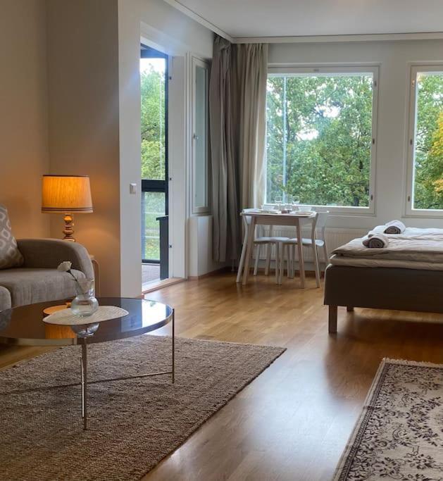 Lejlighed Parvekkeellinen Moderni Asunto *
