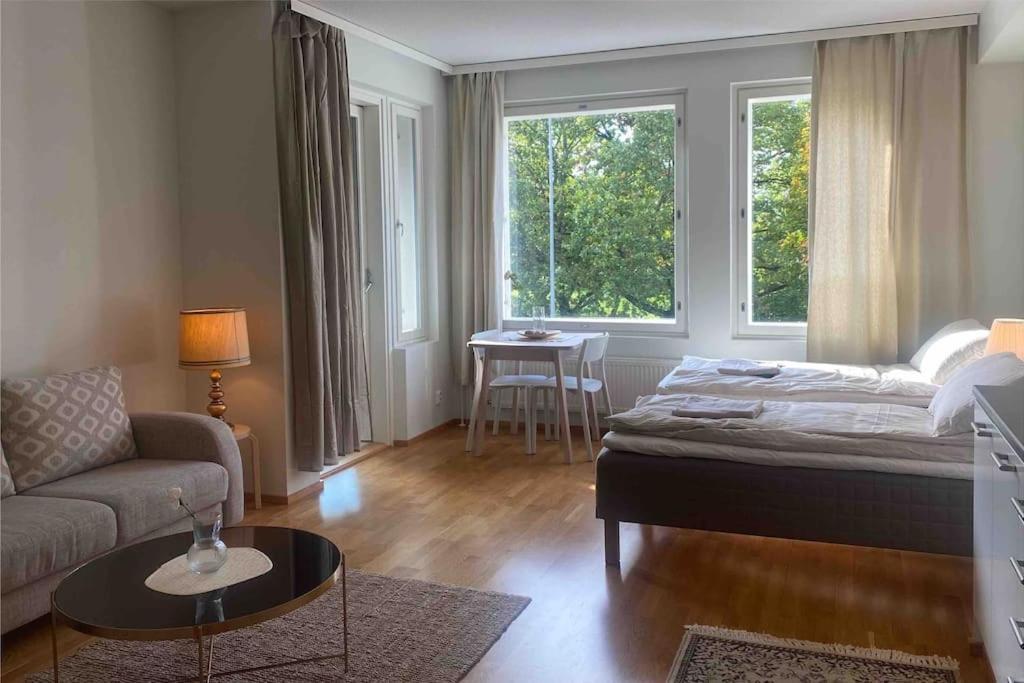 Parvekkeellinen Moderni Asunto
